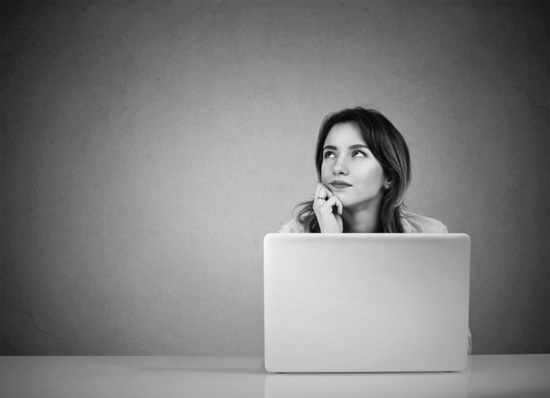 Teilnehmer arbeitet konzentriert an persönlicher Entwicklung